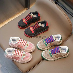 Sneakers 2024 Spring New Board Buty wszechstronne swobodne dzieci sportowe chłopcy bieganie dziewcząt Little Middle and Old Dad H240507