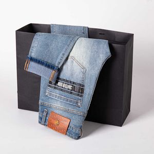 Mode europeiska jeans för män 2024 smal passform liten rak märke avslappnade mångsidiga byxor