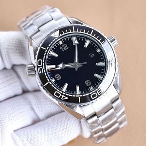 Mens Leisure Sports Style Watches 43.5mm Precision Steel Band High Quality Designer Wristwatch Luxury Couple Wristwatches