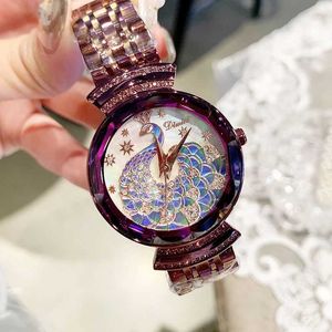 Timmys 2024 Yeni Peacock Watch, elmas kakma ile niş bir gündelik çelik gruptur Bir üst düzey moda internet ünlü kadın saat