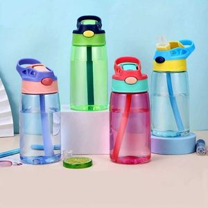 Utensílios de pratos de copos 480 ml xícara de água infantil com desenho de palha à prova de vazamento de plástico garrafa de água portátil de bebida portátil para crianças fofas cupl2405