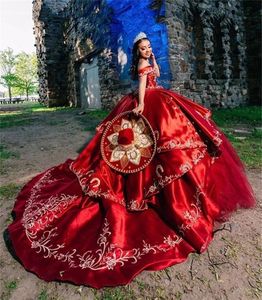 Röd satin broderi rufflar från axelbollklänningen quinceanera klänningar prinsessor prom party klänningar söta 15 vestidos de fiest
