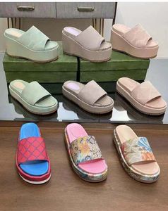 Sandali per piattaforme impermeabili di lusso Sandals Designer Slifori di stampa multicolore Modulo Solva Flat Sole in gomma da 50 mm Sole di lusso Classico Sandali impermeabili di lusso