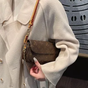 Kobieta crossbody luksus designerka torby pochette łańcuch portfel mini torebki wytłaczanie kwiatów torebki na ramię luksusowe brązowe skórzane torebki