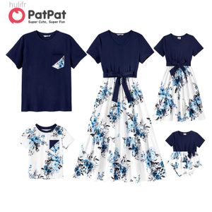 Roupas familiares combinando a família correspondente 95% algodão azul escuro camisetas de manga curta e vestidos emendados com estampa floral D240507