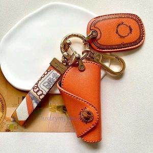 Keychains Lanyards Designers Keychain Access Card Cover Keychains Tide Highgrade Leather Printed One Piece Buckle Car Key Chain Protection Cover Unive