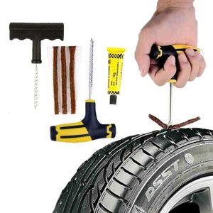 Atualize o kit de ferramentas de reparo de pneus de carro novo com tiras de borracha, plugue de punção de pneu sem câmara de câmara para moto para motocicleta de caminhão