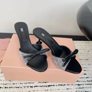 6cm 9cm Yüksek Topuk Ayakkabıları Sandalet Seksi Terlik Rhinestone Kadın Slayt Mule Yaz Güneşli Stiletto Moda Topuklu Sandale Luxurys Tasarımcı Kadınlar Siyah Beyaz Loafer