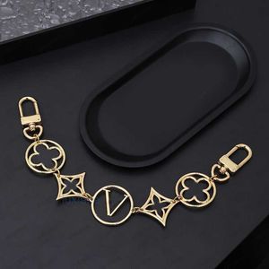 Nyckelringar Lanyards Luxury Designer Keychain Twiggy Chain Gold Letters Fashion Womens Bag Charm Charm Luxury Keyring Alloy Classic Key Rings -6