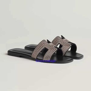 Designer Hot Womens Oran Flat Sandals con logo H logo Stile di semplicità francese popolare popolare con le pannelli classici di moda da donna in estate must-have khoq
