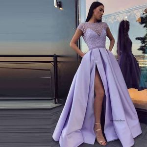 Purple A-Line Prom Promes Promes Ryeves V V V Sect Lace Hollow Appliques Seerfints Satin Side Slit Длина вечеринки вечерние платья плюс размеры, сделанные на заказ 0431