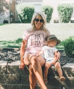 Familienübergreifende Outfits 1PC Mama und Mini-Hemd Mutter Tochter T-Shirts Fashion Mom Daughter Kleidung Lustige Familie Look Kurzarm Tee T-Shirt D240507