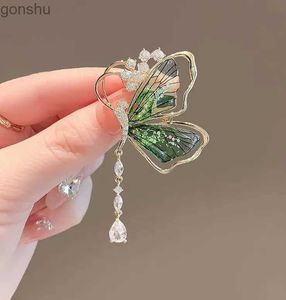 Pins Broschen elegante neue grüne Schmetterling CZ Brosche Damen Wassertropfen Kristall Quasten Brosche Party Hochzeitsgeschenkkleidung Accessoires WX