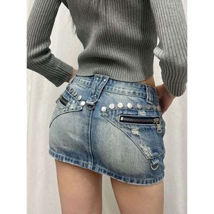 American oversized heavy-duty riveted denim female spicy girl slim fit and slimming A-line wrapped hip short skirt, trendy