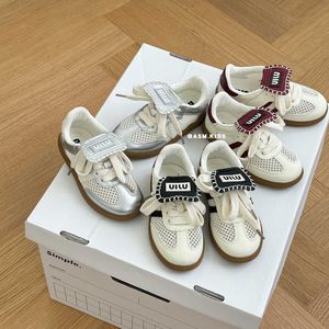 Sneakers Childrens Casual Board Shoes 2024 Spring/Summer New Girls äkta läderträning pojkar mesh andningsbar Forrest Gump H240510