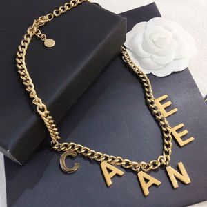 Lettera della collana di stilista di moda marca di marchio girocollo femminile femminile da donna in acciaio inossidabile oro.