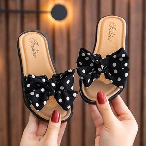 Slipper Baby Kinder Mädchen Sommer Beach Pantoffeln Kleinkinder DOTS BUG OPEN OPEN SCHLUTE SHARE PEHIER NONSLIP CROSS STORE MIT BOWKNOT für Kinder