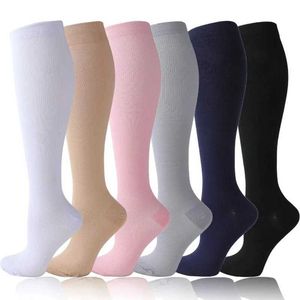 Socks Strumpfwaren neue Kompressionssocken für den Betrieb von Fußball -Wanderungen für Erwachsene Sportsocken Prävention von Krampfadern Blutkreislauf Krankenschwester Socken Y240504