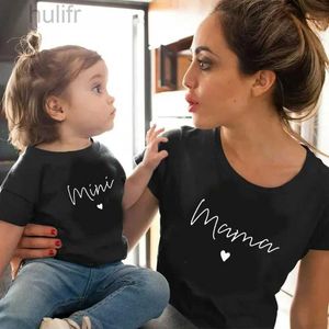 1QGQ Family Matching Outfits Mother Kids Tshirt Mama Mini Mommy and Daughter Matching Clothing Baby Girl kläder Fashion Cotton Family T Shirt Kort ärm D240507