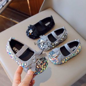 Sneakers Girl leather shoes girl baby fashion sequin princess 2024 spring and autumn new soft soled childrens bow single shoe trend H240507