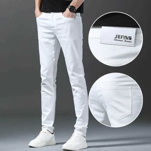 Mäns jeans 2023 Autumn New White Mens Jeans Straight Slim Solid Color Casual Denim Trousers Classic Mane Brand Clothing Pants Y240507