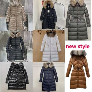 Designer Women's Down Jacket Bordado Distintivo Longo Doudoune Femme sobre o joelho espessou jaquetas quentes mulheres.Size 0-3