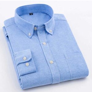 7pn2 herrklänningskjortor 2023 Spring och Autumn Mens Shirt Oxford Cotton Tyg Shirt Long Sle Solid Color Neck Business Casual Fit Top D240507