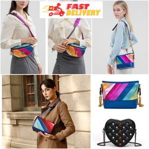 デザイナーバッグクロスボディハートバッグLuxurys Handbag Rainbow Bag Leather Sholend Strap Men Bumbag Travel Chain Flap Tote Purse Clutch Bag Pink