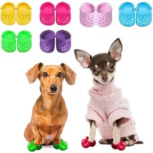 2st Summer Pet Dog Hole Shoes Silicone Wearresistenta andningsbara tofflor Sandaler för små hundar inomhusstrumpor 240428