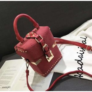 Luxurys Designer Bag Rivet Handväskor 2020 Square Women Bag Designer Shoulder Messenger Bag Box Package Square Ladies Hand Bag Purse 393