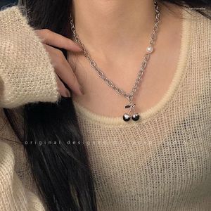 Anhänger Halskette Mode einfache schwarze Kirschimitation Perlenkette für Frauen Instagram Hip Hop kleine süße kühle Kragenkette Großhandel Großhandel