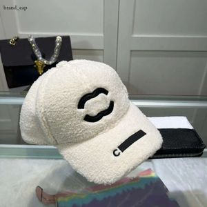 Capinho de lã do chapéu de inverno para mulher homem Faux Fur Designer Channel Baseball Caps com letras Chanels brancos pretos chapéus de gorro ajustáveis