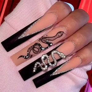 False Nails 24pcs Black Fish Nails Black Long French Snake Modello di serpente Indossando arte false chiodi finiti Fashion Press on Nail Charms Kit T240507