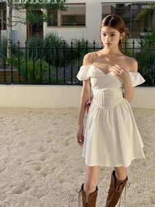 Partykleider Französisches süßes Mädchen Slim Fit sexy Kleid Frauen Sommer schulter weiß flauschiger a-line kurzer Mode weibliche Kleidung