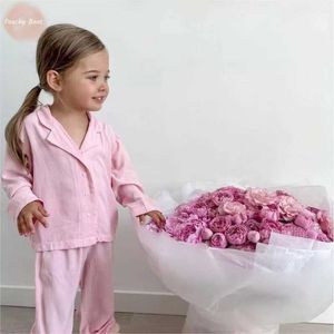 Pigiami per ragazzi e ragazze in cotone in cotone camicia da pigiama+pantaloni 2 pezzi primaverili e autunno di colore solido Abbigliamento per bambini 2-12yl2405