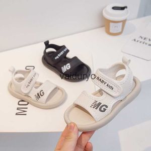 Sandały Childrens Buty 2024 Summer New Korean Edition Modna dziewczynka dla uczniów szkół podstawowych i średnich Sofe Sole Casual Beach H240507