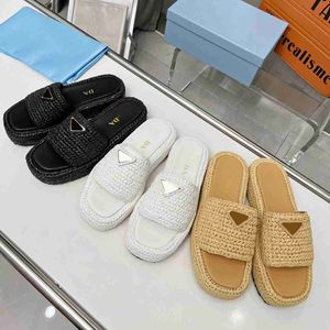 Designer Slifors Crochet Slides piattaforma a forma piatta sandali Donne sandali sandali estivi Luxury Slip-on Sliping Slifori Sliertaio Dismesse 35-42