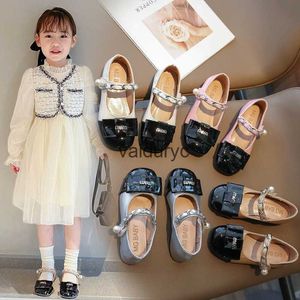 Sneakers barnskor 2024 Autumn Girls Sweet Trendy Bow Princess Korean Edition Temperament Girl Baby Fashion Small Leather H240507