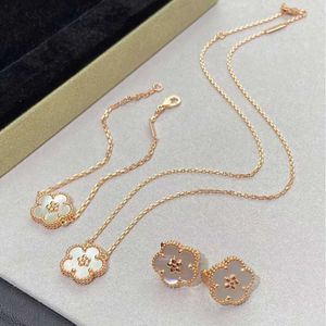Designer charm 925 Sterling Silver Van Plum Blossom Necklace Bracelet Earrings Plated with 18K Rose Gold White Fritillaria Flower Precision jewelry