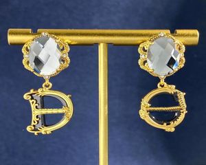 Damer Nya designade örhängen Studs G LettersDiamonds Crystal Pendants 18K Gold Plated Anti Allergy Women's Ear Clip Designer Jewelry D982299972