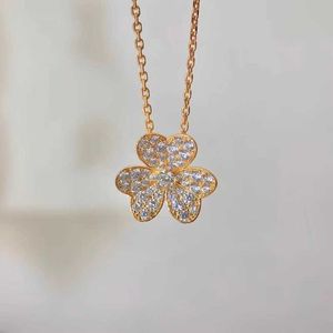 Designer Gold Selection V Van Clover Necklace Womens Small Pendant with Diamonds Fresh and Design Item