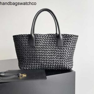 Bottegvennets torebki Cabat TOTE BAG LUKA 24 NOWOŚĆ klasyczna torebka owcza skóra Wound Women Kosza Kosza Średnia Długość 32 cm FRJ