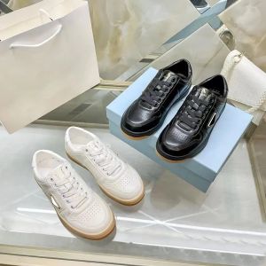 LuxurysカジュアルシューズLoafer Run Trainer Low Womens Summer Designer Sneaker Hike Man 2024 New Style Outdoors本革のテニスシューメンズレディウォークサイズ