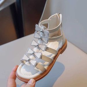 Sandaler Sandalias gril skor 2023 sommar nya barn romerska skor sandaler för flickor korea ihåliga prinsessor skor bowknot flickor sandaler