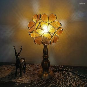 Bordslampor Woerfu Glass Lampskärm Lampa Flower Lampsapp E27 Sovrummet Bedside Lighting Fashion Iron Base