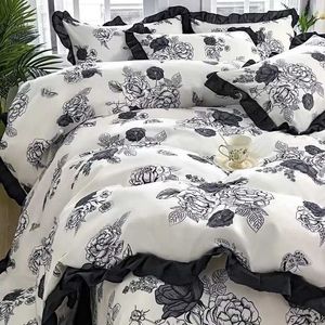 Bettwäsche -Sets Instagram High Beauty French Vier -Stück Bettbedeckung Hepburn Drei -teilige Bettdecke Vier Seasons Bedding Universal J240507