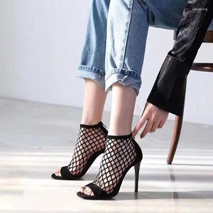 Lässige Schuhe Pumpen schwarze Patentschuhabsatz Frau Großgröße hohl runde Zeh-Schlupf auf sexy Sandalen 2024 Schnürschuhe im Freien
