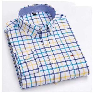 Herrklänningskjortor 2024 Ny herrskjorta Lång släde Spring Autumn Oxford Cotton Bekväm andningsföretag Casual Plaid Solid Color 6XL 7XL D240507