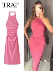 Casual klänningar 2024 Kvinna rosa elegant slits Hem Party Women Chic Halter Neck Folds dragkedja ärmlös rygglös smal lång