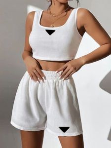 Kvinnors designer tvådelar sportkläder mode kvinnors sexiga modekläder, stickad väst, elastisk midjeshortsuppsättning